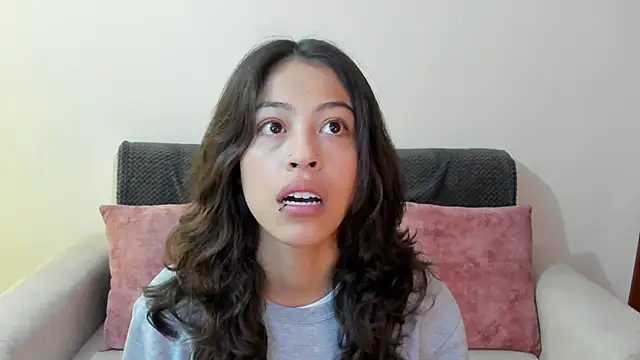 Snapshot of emily_jonessxx chatting on December 2025 01:31:01 PM emily jonessxx online show from December 2025 01:31:01 PM