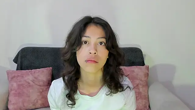 Snapshot of emily_jonessxx chatting on December 2025 01:48:01 PM emily jonessxx online show from December 2025 01:48:01 PM