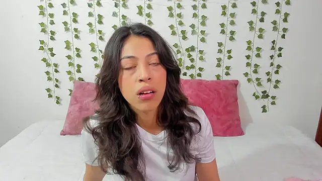 emily jonessxx online show from February 2026 04:00:02 PM