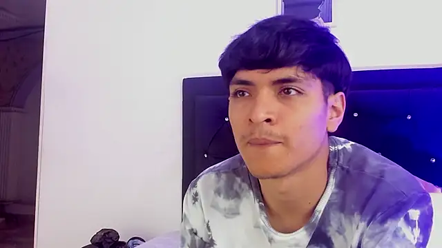 Snapshot of MATEO_URIBE chatting on October 2025 04:12:02 AM MATEO URIBE online show from October 2025 04:12:02 AM