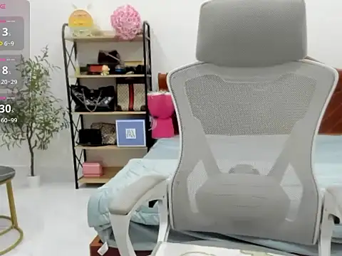 Snapshot of JuNi-Li chatting on March 2026 02:43:01 PM JuNi-Li online show from March 2026 02:43:01 PM