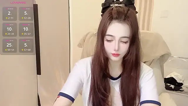 Snapshot of Follyise chatting on November 2025 09:06:02 AM Follyise online show from November 2025 09:06:02 AM