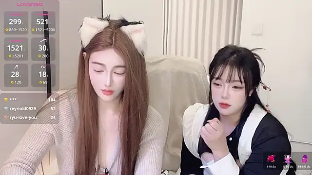 Snapshot of Follyise chatting on November 2025 12:28:02 PM Follyise online show from November 2025 12:28:02 PM