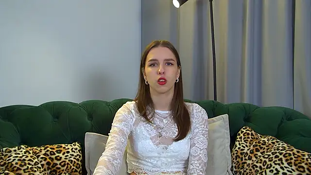 Snapshot of AliceAtkins chatting on November 2025 06:34:02 AM AliceAtkins online show from November 2025 06:34:02 AM