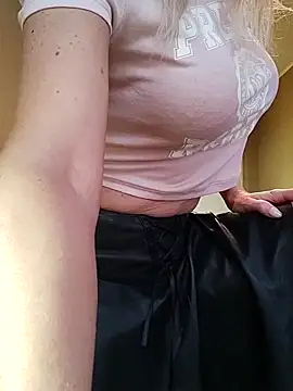 Snapshot of SelinaLovqx chatting on November 2025 09:52:01 AM SelinaLovqx online show from November 2025 09:52:01 AM