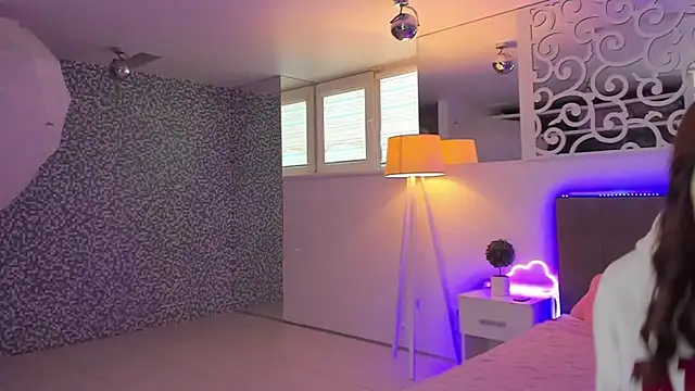 LuisaClover online show from January 2026 01:05:02 PM