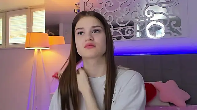 LuisaClover online show from March 2026 01:29:02 PM