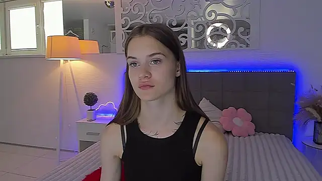 Snapshot of LuisaClover chatting on July 2026 12:47:01 PM LuisaClover online show from July 2026 12:47:01 PM