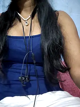 Ezabelljohn online show from April 2026 06:27:01 PM