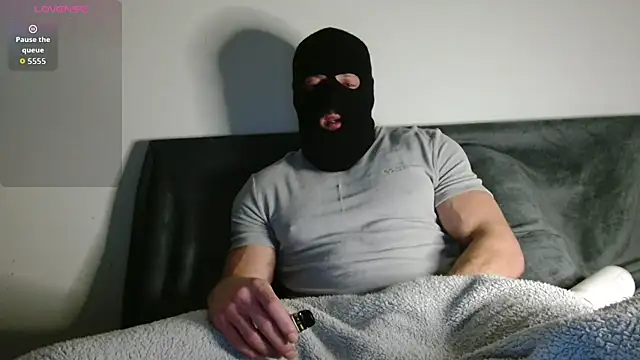 Snapshot of Masked_Bull38_Uk chatting on October 2025 09:05:02 PM Masked Bull38 Uk online show from October 2025 09:05:02 PM