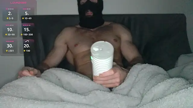 Snapshot of Masked_Bull38_Uk chatting on December 2025 01:33:02 AM Masked Bull38 Uk online show from December 2025 01:33:02 AM