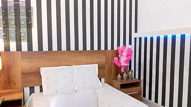 sussiestrawberry online show from October 2025 05:04:02 AM