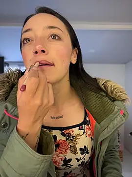 Lia  white online show from November 2025 01:34:02 PM