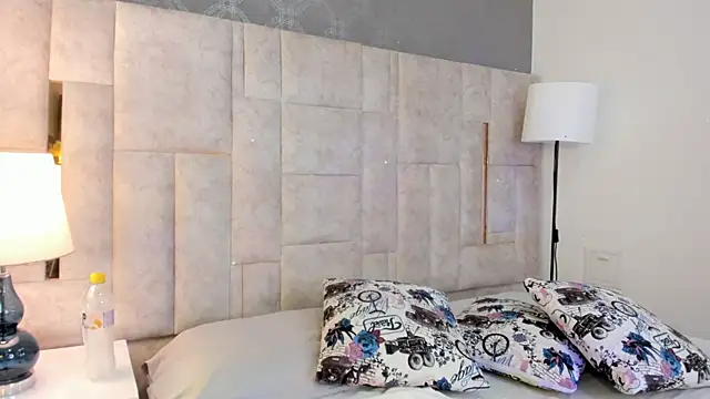 Snapshot of DianneVega chatting on December 2025 08:28:02 PM DianneVega online show from December 2025 08:28:02 PM