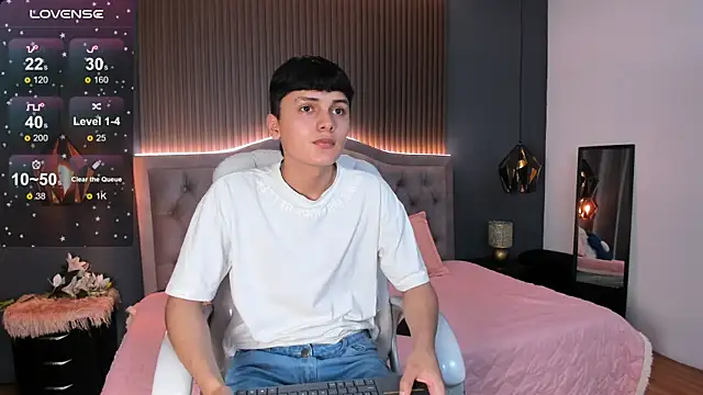 Maxii18  online show from November 2025 07:13:01 PM