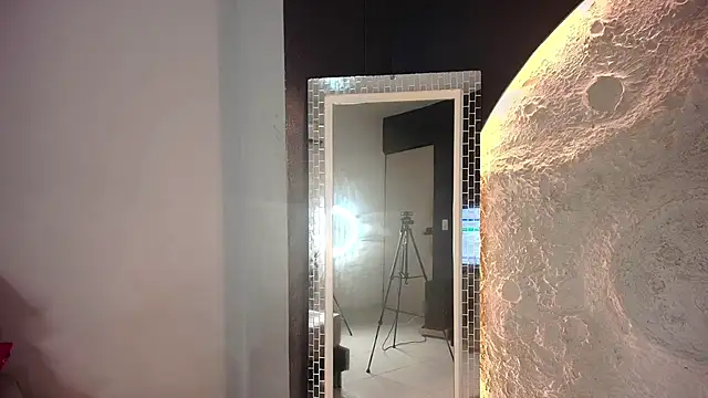 Snapshot of NaomiQueents chatting on November 2025 12:49:02 PM NaomiQueents online show from November 2025 12:49:02 PM