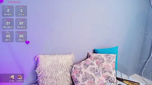 Snapshot of NaomiQueents chatting on November 2025 08:11:01 PM NaomiQueents online show from November 2025 08:11:01 PM