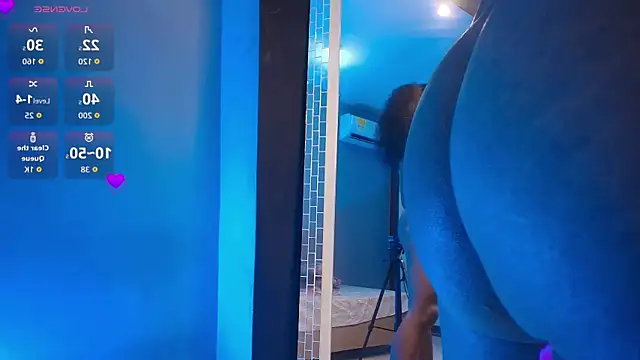 Snapshot of NaomiQueents chatting on December 2025 04:23:02 PM NaomiQueents online show from December 2025 04:23:02 PM