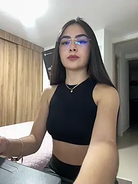 IslaCole online show from July 2026 12:05:01 AM