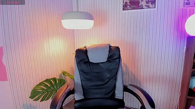 lexirouge   online show from December 2025 09:00:02 PM