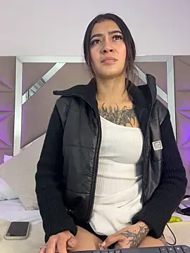 MiaSr love online show from October 2025 01:18:02 PM