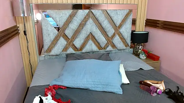 Emma Kiut  online show from December 2025 06:35:02 PM