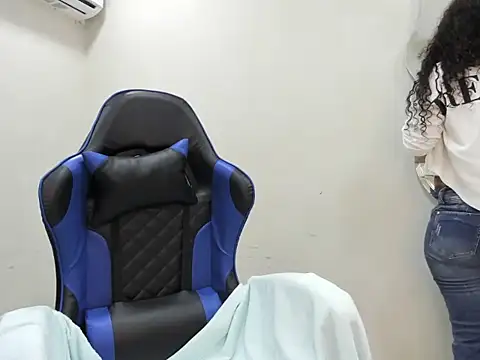 agata18  online show from February 2026 12:32:02 PM