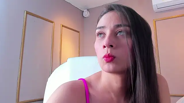 NahimiThompson online show from November 2025 08:01:01 PM