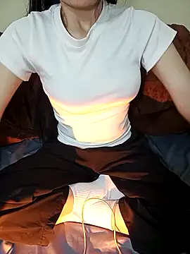 Cherry Le02 online show from December 2025 05:53:01 PM