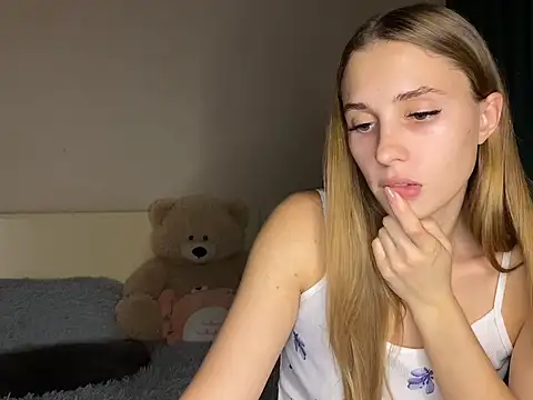 little-girl05 online show from October 2025 08:00:02 PM