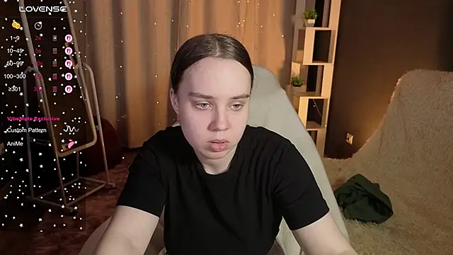 Snapshot of LunaDreeam chatting on November 2025 02:17:02 PM LunaDreeam online show from November 2025 02:17:02 PM