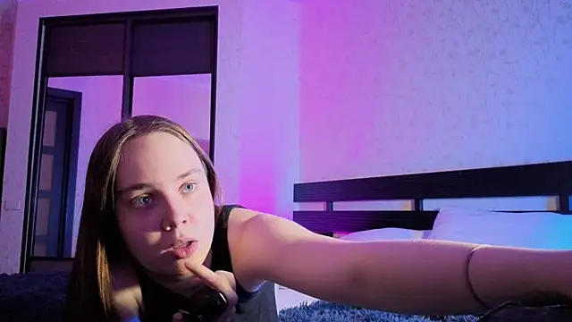 Snapshot of LunaDreeam chatting on November 2025 04:18:02 PM LunaDreeam online show from November 2025 04:18:02 PM