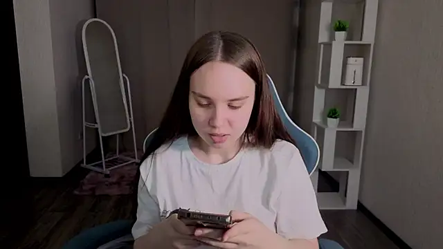 Snapshot of LunaDreeam chatting on November 2025 03:12:02 PM LunaDreeam online show from November 2025 03:12:02 PM