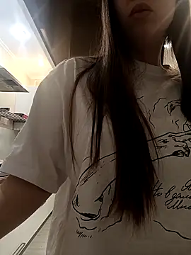 Snapshot of LunaDreeam chatting on November 2025 04:51:01 PM LunaDreeam online show from November 2025 04:51:01 PM