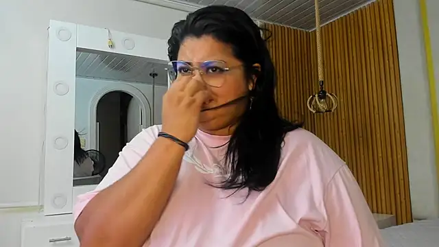 Snapshot of Hanna_curvy_ chatting on November 2025 12:00:02 PM Hanna curvy online show from November 2025 12:00:02 PM