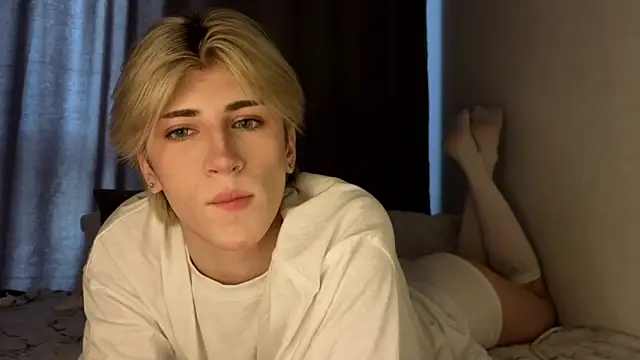 Snapshot of Oliver_star_boy_ chatting on June 2026 12:53:01 PM Oliver star boy online show from June 2026 12:53:01 PM