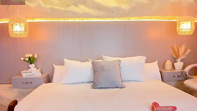 AmyColman  online show from March 2026 12:12:01 PM