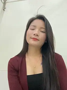 Bee Yellow00 online show from October 2025 04:20:02 AM