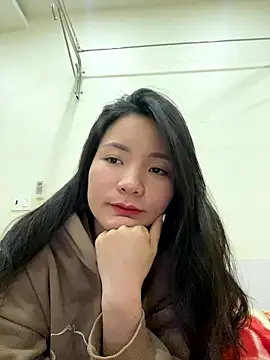 Bee Yellow00 online show from January 2026 05:01:02 AM