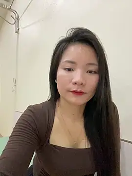 Bee Yellow00 online show from February 2026 04:46:02 AM