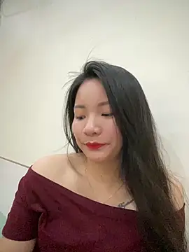 Bee Yellow00 online show from March 2026 04:40:02 AM