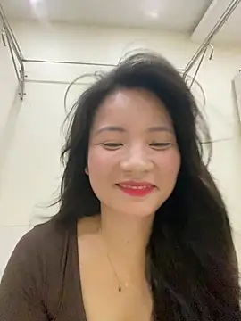 Bee Yellow00 online show from July 2026 05:14:01 AM