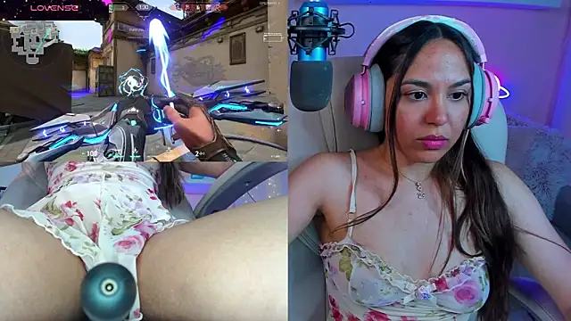 Snapshot of VenusIsLove_ chatting on February 2025 09:23:02 PM VenusIsLove online show from February 2025 09:23:02 PM