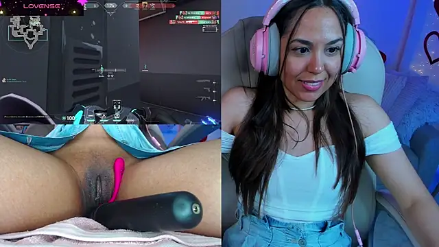 Snapshot of VenusIsLove_ chatting on February 2025 12:32:02 AM VenusIsLove online show from February 2025 12:32:02 AM