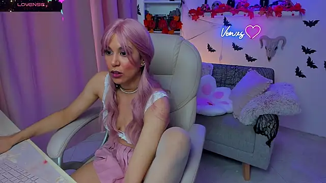 Snapshot of VenusIsLove_ chatting on October 2025 06:36:01 PM VenusIsLove online show from October 2025 06:36:01 PM