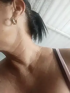 Snapshot of EmperatrizMilf chatting on November 2025 06:01:02 PM EmperatrizMilf online show from November 2025 06:01:02 PM