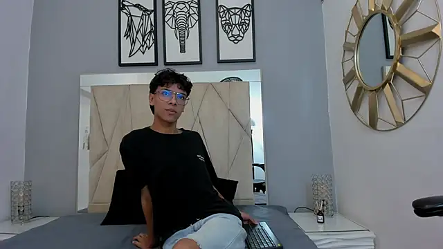 Snapshot of adams_bobby chatting on November 2025 11:32:02 AM adams bobby online show from November 2025 11:32:02 AM