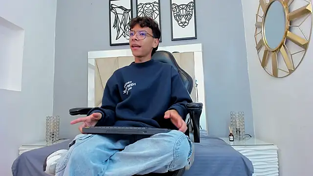 Snapshot of adams_bobby chatting on November 2025 11:21:02 AM adams bobby online show from November 2025 11:21:02 AM