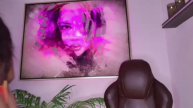 Snapshot of loana_vegas chatting on November 2025 04:18:01 PM loana vegas online show from November 2025 04:18:01 PM