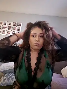 Snapshot of BubblesLovexox chatting on October 2025 04:24:02 PM BubblesLovexox online show from October 2025 04:24:02 PM